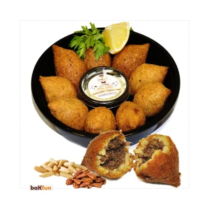 كبة بيكفن باللحم الطازج والصنوبر والبيكان - المدينة المنورة.